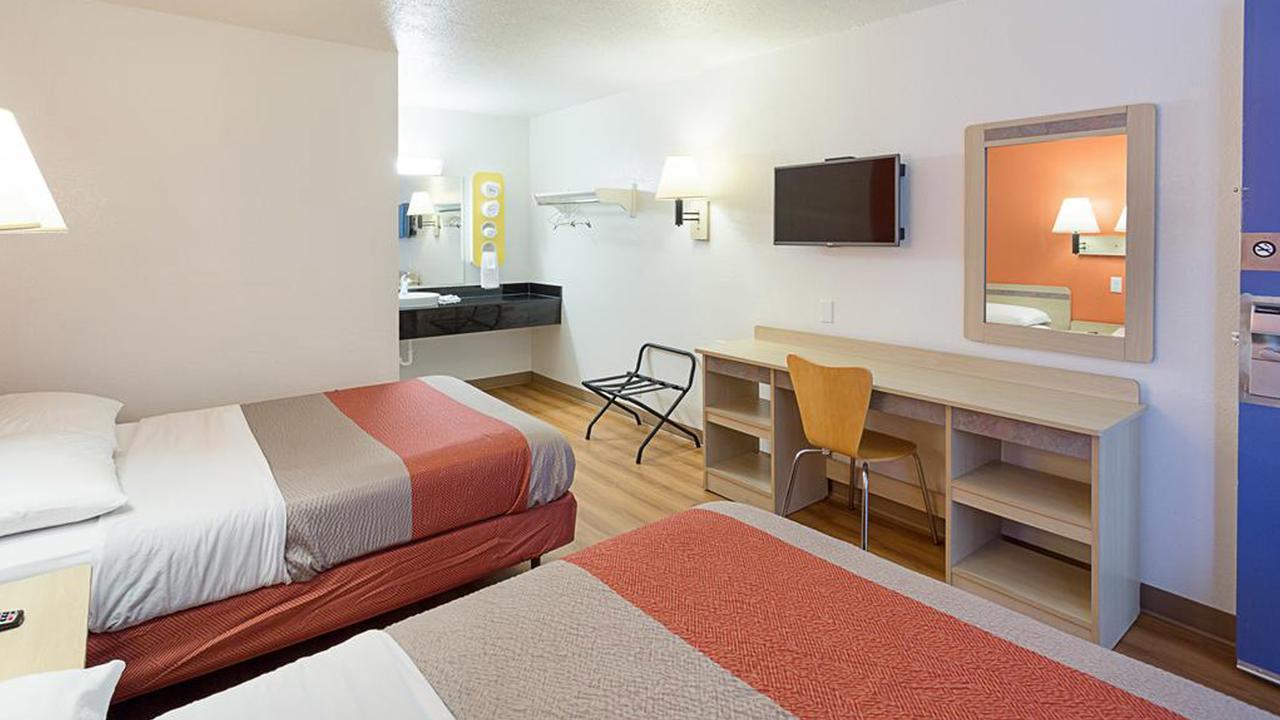 Super 6 Inn & Suites Baton Rouge Dış mekan fotoğraf