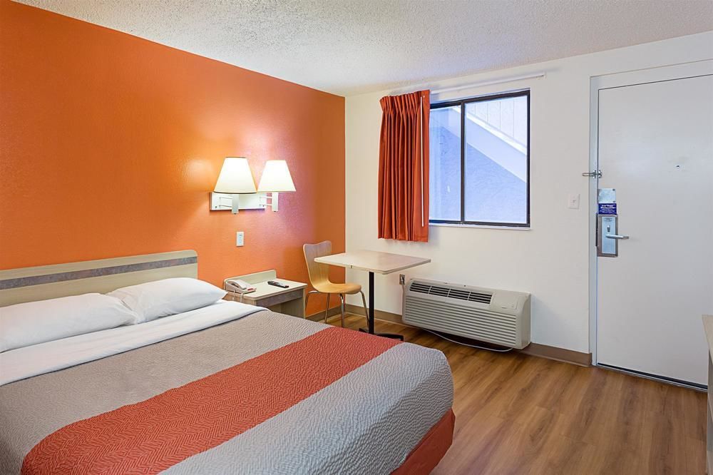 Super 6 Inn & Suites Baton Rouge Dış mekan fotoğraf