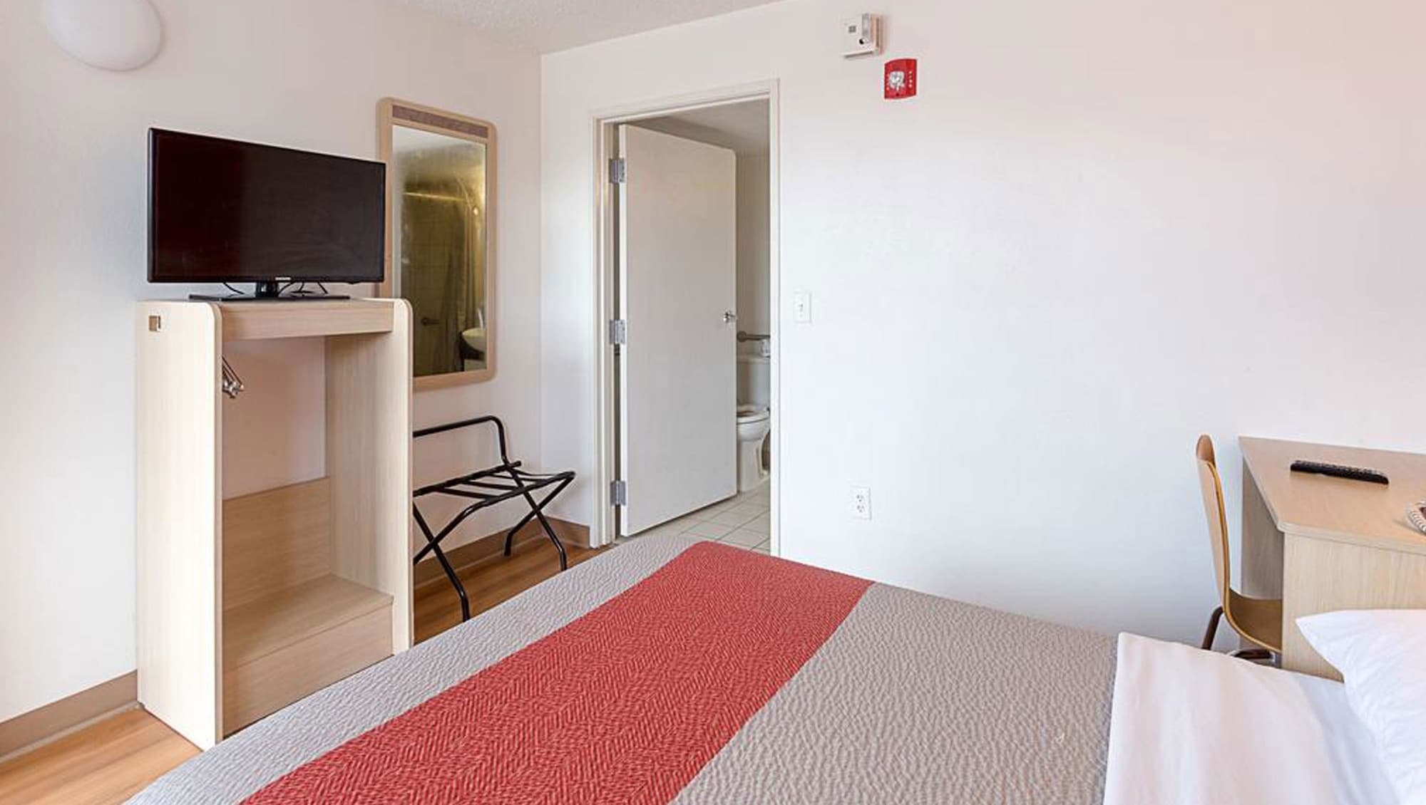 Super 6 Inn & Suites Baton Rouge Dış mekan fotoğraf
